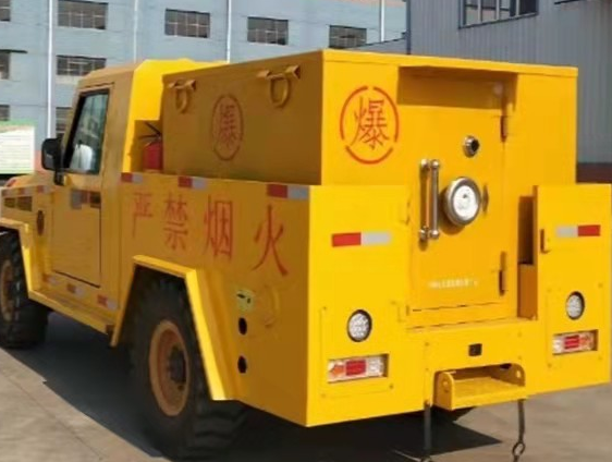 加格达奇凯龙爆破器材运输车：保障爆破任务的安全运行